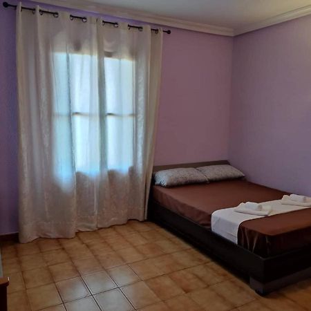 La Habitacion Del Piso Room In The Apartment อาลิกันเต ภายนอก รูปภาพ