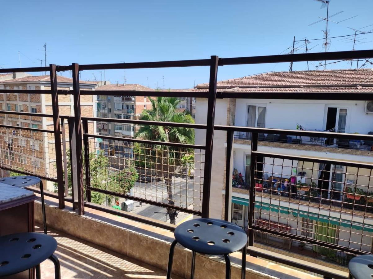 La Habitacion Del Piso Room In The Apartment อาลิกันเต ภายนอก รูปภาพ